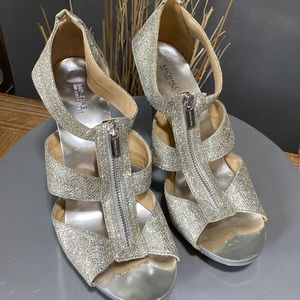 Michael Kors Berkley Silver Glitter T-Strap Sandals Size 11